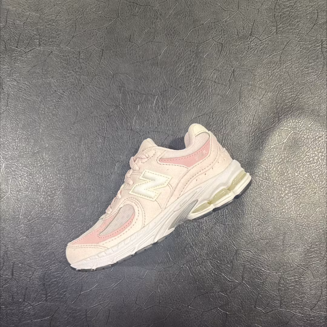 (Grade School) New Balance 2002R Big Kid 'Pink Sand' GC2002SK (Grade School) New Balance 2002R Big Kid 'Pink Sand' GC2002SK
